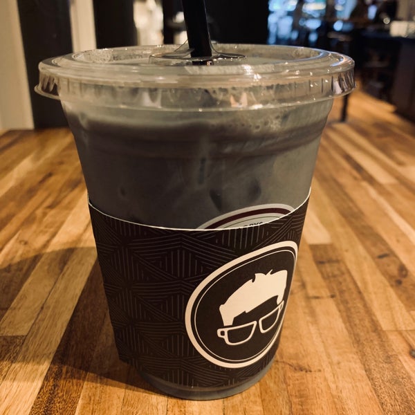 Foto tirada no(a) Gregorys Coffee por Catherine em 4/18/2019