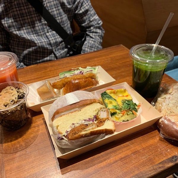 รูปภาพถ่ายที่ Takahachi Bakery โดย Catherine เมื่อ 12/23/2019