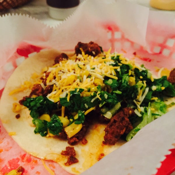 Foto tirada no(a) Five Tacos por Catherine em 6/8/2015