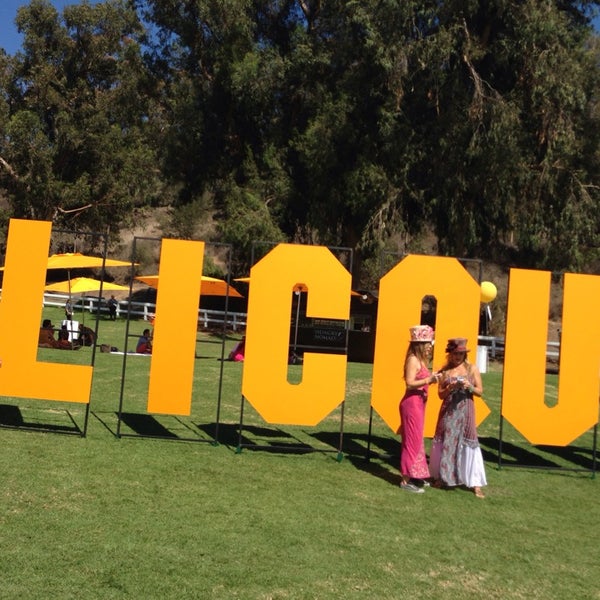 Das Foto wurde bei Veuve Clicquot Polo Classic von Nate S. am 10/5/2013 aufgenommen