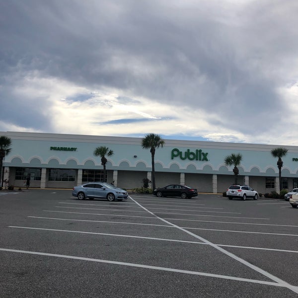 Publix Grocery Store in Englewood