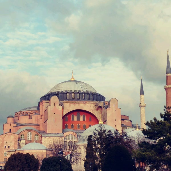 Das Foto wurde bei Hagia Sophia von Cengiz Y. am 12/25/2016 aufgenommen
