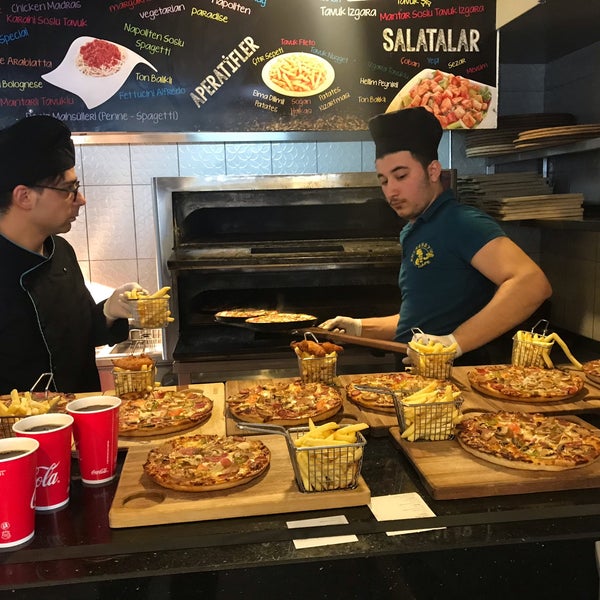 2/15/2019에 Fikret A.님이 Trendy Pizza에서 찍은 사진