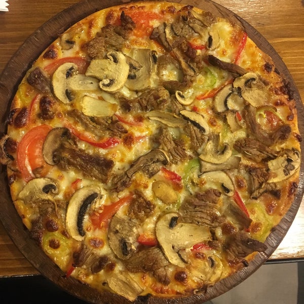 3/13/2018 tarihinde Fikret A.ziyaretçi tarafından Trendy Pizza'de çekilen fotoğraf