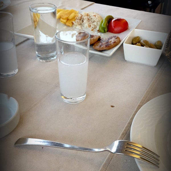 Foto scattata a Rumeli Baharı Restaurant da Nevber Begüm Y. il 7/13/2017