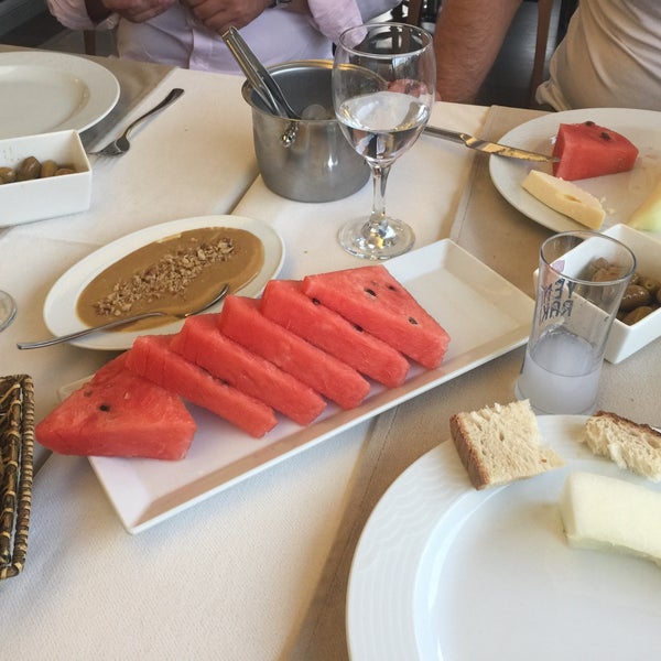 Foto scattata a Rumeli Baharı Restaurant da Nevber Begüm Y. il 7/26/2017