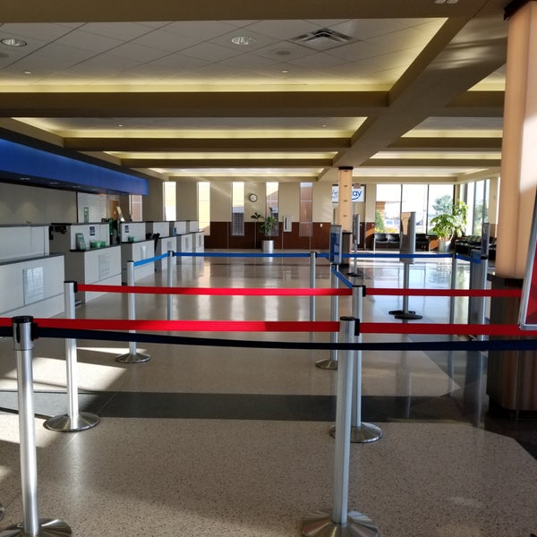 Photo taken at Sioux Falls Regional Airport (FSD) by Jon L. on 7/22/2018