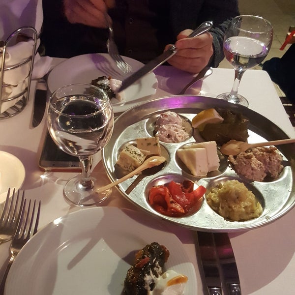 Das Foto wurde bei Armada Teras Restaurant von Yağmur G. am 1/19/2018 aufgenommen