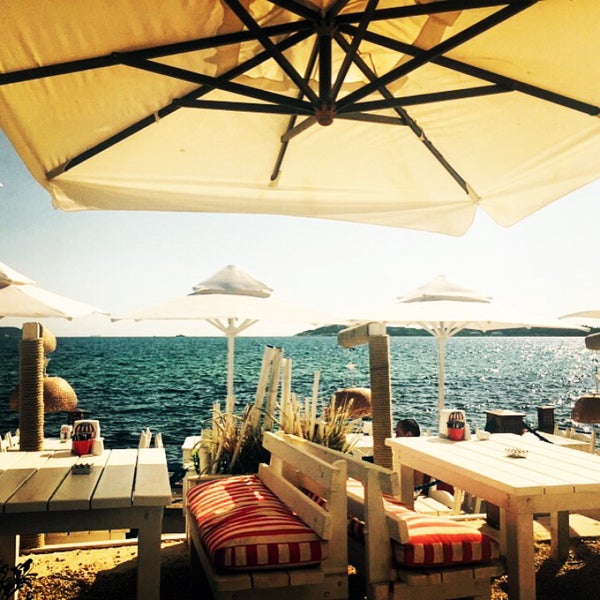 6/21/2015 tarihinde Elif O.ziyaretçi tarafından Denizaltı Cafe &amp; Restaurant'de çekilen fotoğraf