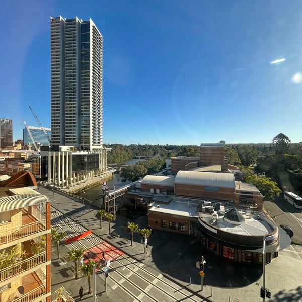 Foto diambil di Novotel Parramatta oleh Reezq pada 6/25/2023
