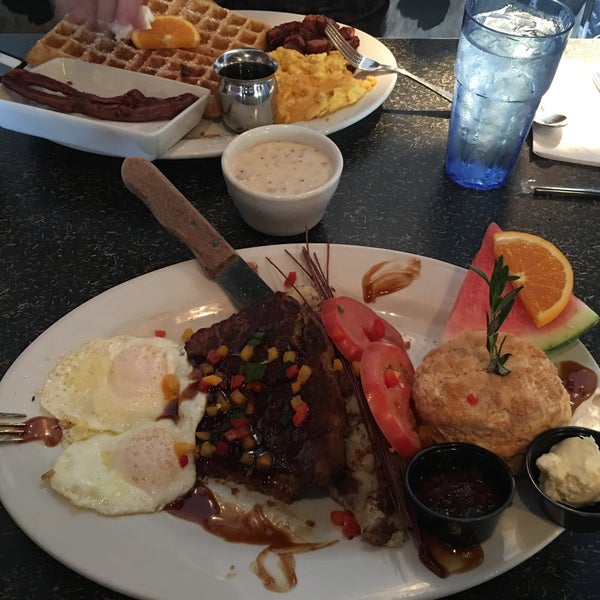 Photo taken at Hash House A Go Go - Plano by Paul M. on 4/25/2017