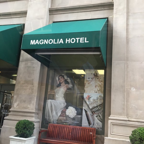 Das Foto wurde bei Magnolia Hotel von Paul M. am 3/29/2017 aufgenommen