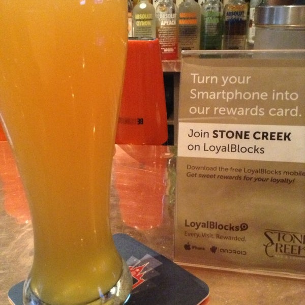Das Foto wurde bei Stone Creek Bar and Lounge von Milton O. am 5/25/2013 aufgenommen