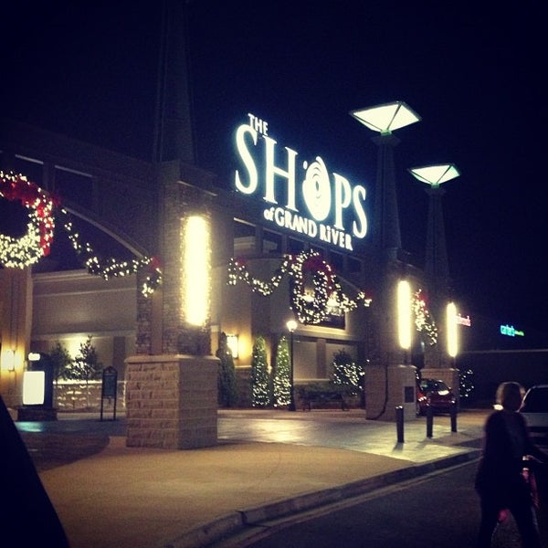 Foto tirada no(a) The Outlet Shops of Grand River por Ann A. em 11/22/2012