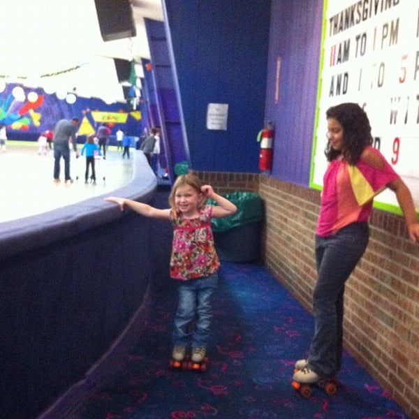 11/21/2012にLaがPalace Roller Skating Rinkで撮った写真