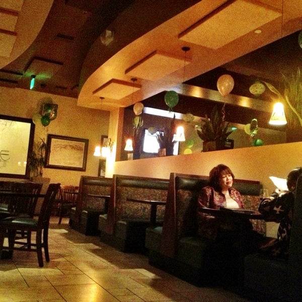 Foto scattata a The Heights Restaurant &amp; Bar da Danny A. il 3/16/2013