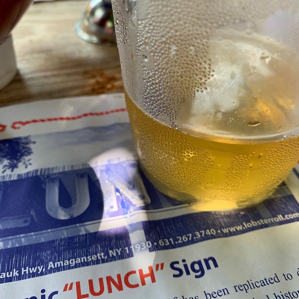 Foto scattata a The Lobster Roll Restaurant da John R. il 8/21/2019