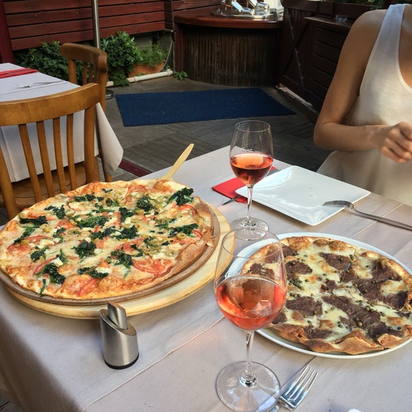 7/4/2017 tarihinde Janset E.ziyaretçi tarafından Beppe Pizzeria'de çekilen fotoğraf