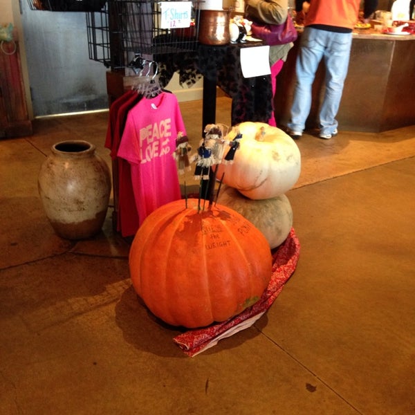 10/21/2013 tarihinde Tamara E.ziyaretçi tarafından Whole Hog Cafe North Little Rock &amp; Catering'de çekilen fotoğraf