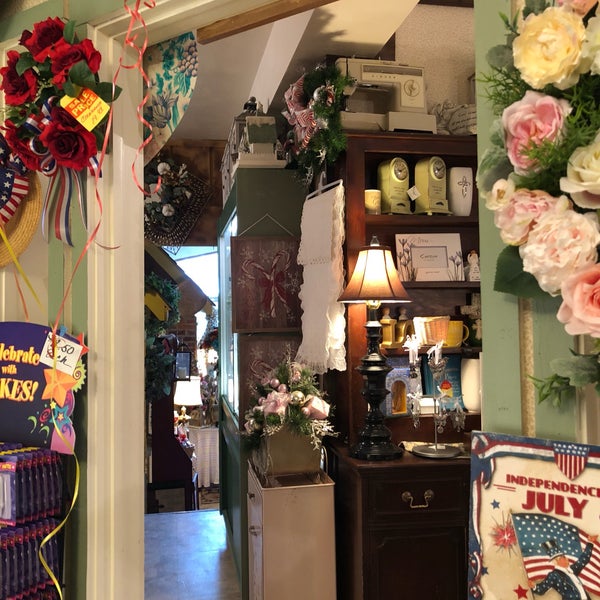 Barton's Flowers & Bake Shop 311 S 2nd Ave