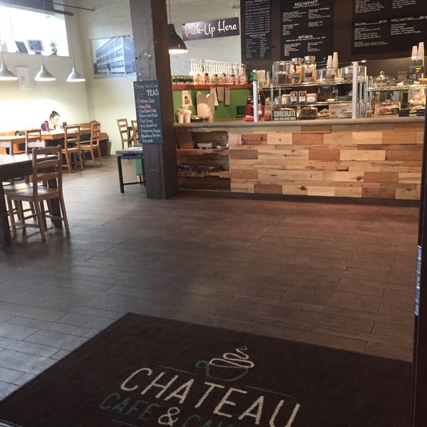 1/24/2017 tarihinde Amy F.ziyaretçi tarafından Chateau Café &amp; Cakery'de çekilen fotoğraf