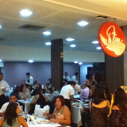 Photo taken at Plim Restaurante by Pedro J. on 12/15/2012