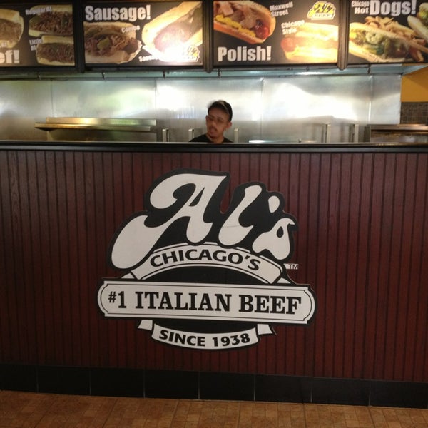 Снимок сделан в Al&#39;s Beef and Catering on Adams пользователем Steve H. 6/14/2013