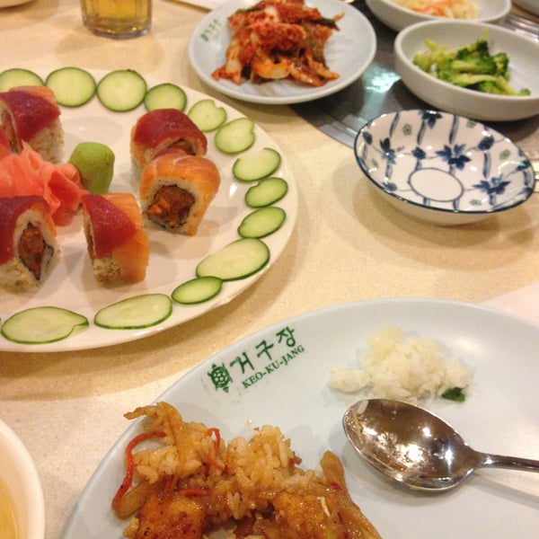 Снимок сделан в Keo Ku Restaurant пользователем Frank B. 3/8/2013