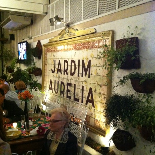 รูปภาพถ่ายที่ Jardim Aurélia Restaurante e Eventos โดย Darrell C. เมื่อ 11/16/2012