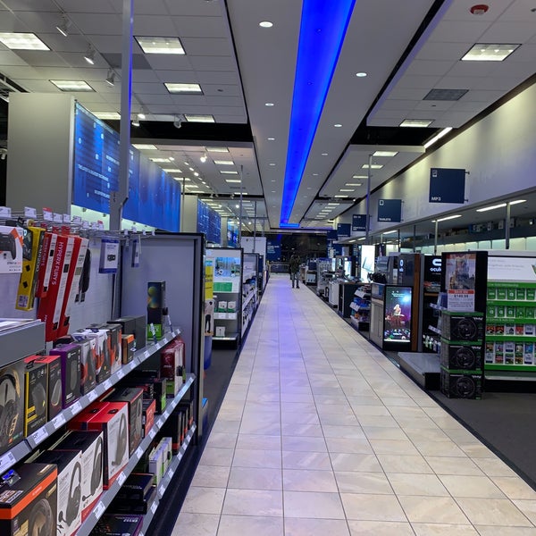 Best Buy (Now Closed) Electronics Store in Streeterville