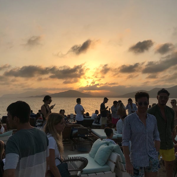 Снимок сделан в Experimental Beach Ibiza пользователем Monica E. 7/4/2018