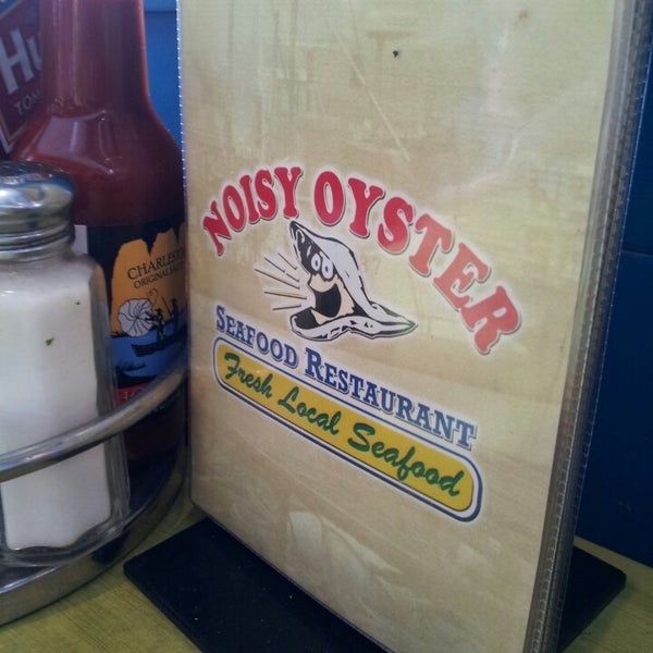 Das Foto wurde bei Noisy Oyster Seafood Restaurant von Kijuan P. am 5/12/2013 aufgenommen