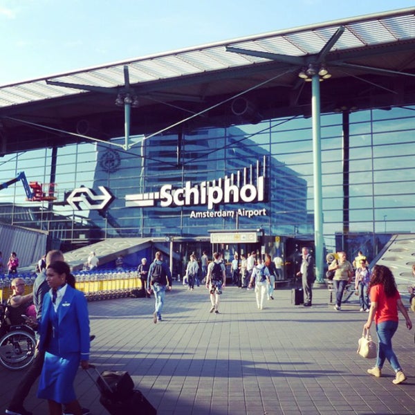 Foto tirada no(a) Aeroporto de Amesterdão Schiphol (AMS) por Roberto M. em 10/25/2016