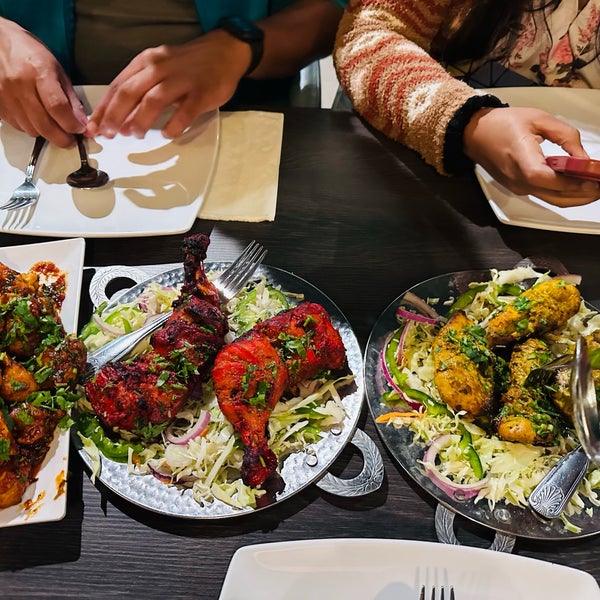 5/14/2023 tarihinde Leena B.ziyaretçi tarafından Charminar Indian Restaurant &amp; Catering'de çekilen fotoğraf