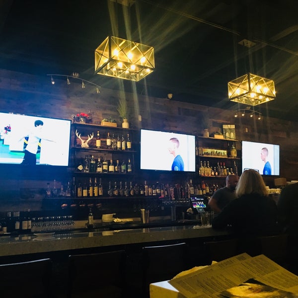 Foto diambil di Metro City Restaurant and Bar oleh Leena B. pada 2/17/2018