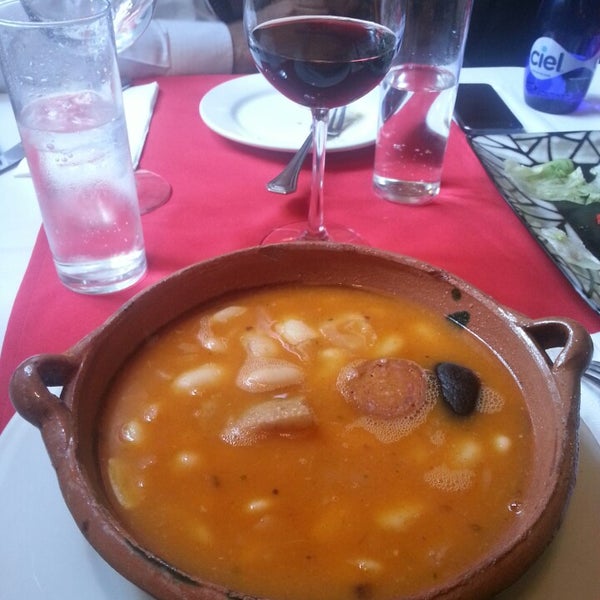 Photo taken at Restaurante La Finca Española by Emilio R. on 3/10/2014