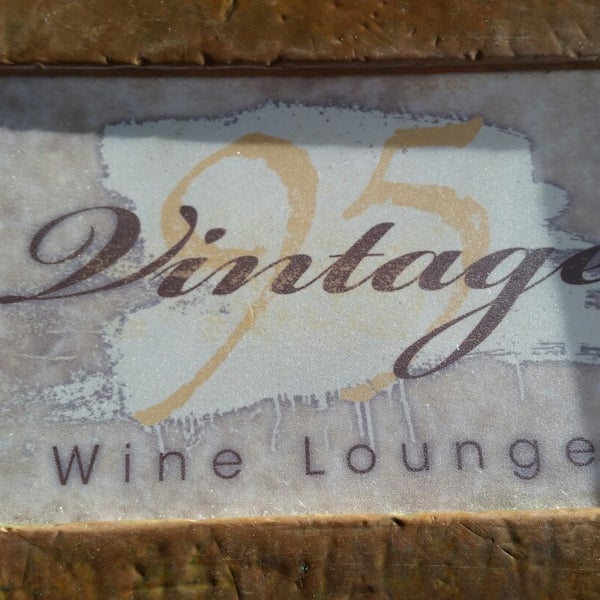 Снимок сделан в Vintage 95 Wine Lounge пользователем Stelios S. 11/2/2014