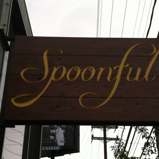 รูปภาพถ่ายที่ Spoonful Restaurant โดย Todd W. เมื่อ 11/17/2012
