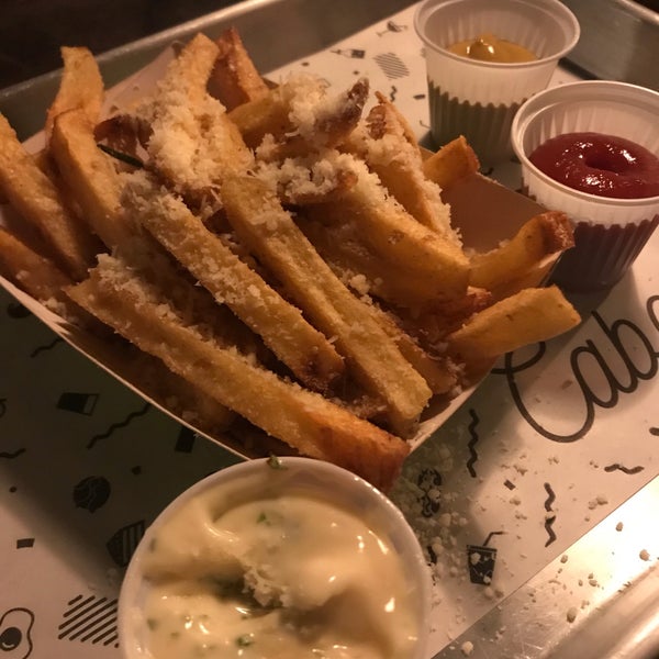 2/22/2019 tarihinde Anna U.ziyaretçi tarafından Cabana Burger'de çekilen fotoğraf