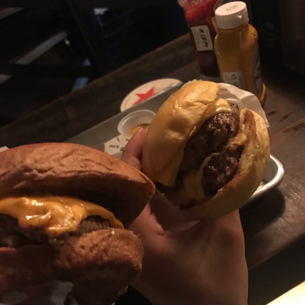 2/22/2019 tarihinde Anna U.ziyaretçi tarafından Cabana Burger'de çekilen fotoğraf