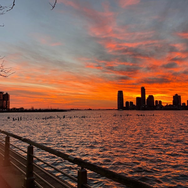 Photo taken at Hudson River Greenway Running Path by Dan D. on 12/13/2020