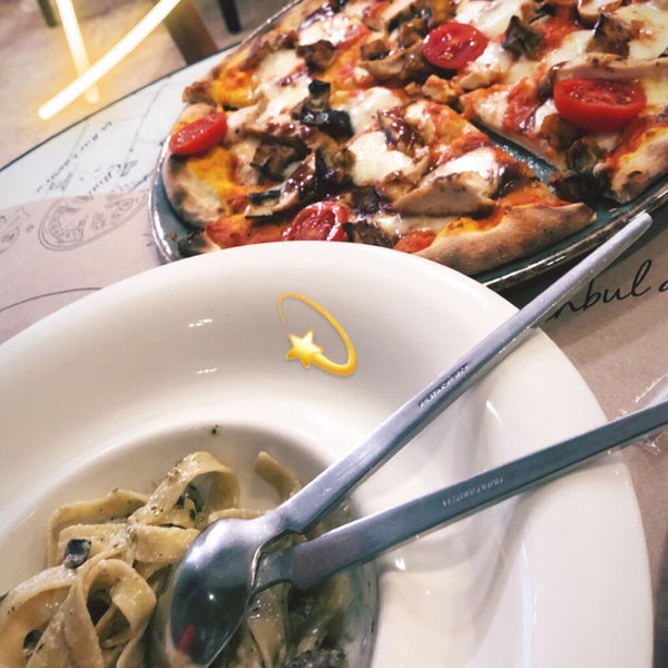 9/1/2019 tarihinde Aşina K.ziyaretçi tarafından Emporio Pizza &amp; Pasta'de çekilen fotoğraf