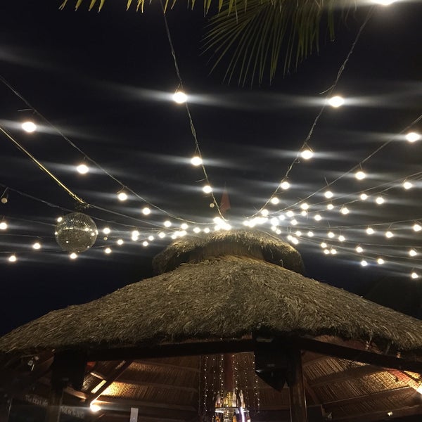 Foto tomada en Sunset Beach Bar &amp; Restaurant  por Natalia T. el 5/12/2018