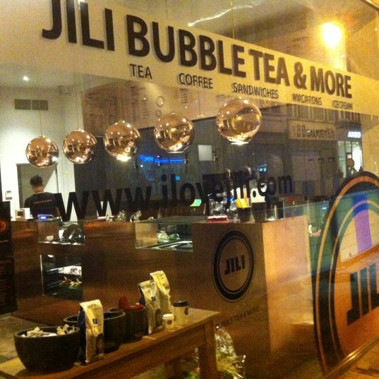Снимок сделан в Jili Bubble Tea, Coffee &amp; More пользователем Gabino M. 10/30/2012