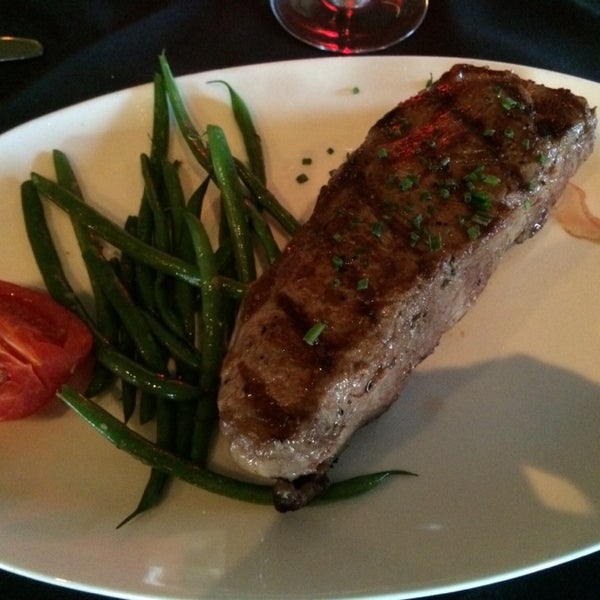 Photo taken at Simms Steakhouse by Elliot P. on 3/25/2014