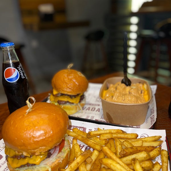 Foto tirada no(a) Nevada Burger por عّ em 6/18/2022