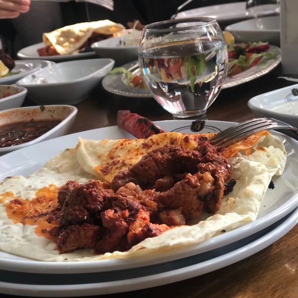 Снимок сделан в Kasr-ı Ala Restaurant пользователем Glcn G. 12/22/2019