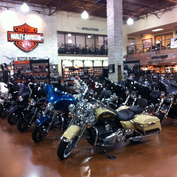 6/24/2014에 Şafak A.님이 Longhorn Harley-Davidson에서 찍은 사진