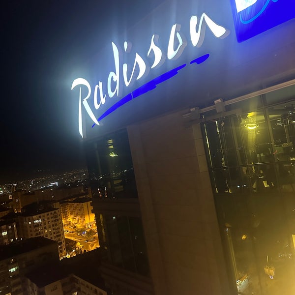 8/5/2023 tarihinde 💯ziyaretçi tarafından Radisson Blu Hotel, Roof Lounge'de çekilen fotoğraf