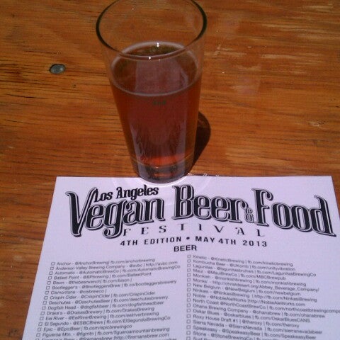 5/4/2013 tarihinde Roberta R.ziyaretçi tarafından LA Vegan Beer &amp; Food Festival'de çekilen fotoğraf